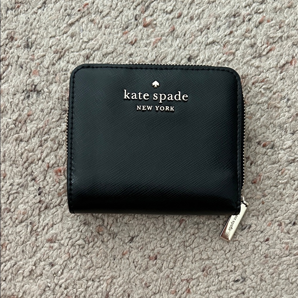 ♠️✨Kate Spade Black Zip-Around Wallet✨♠️